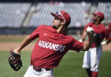 Dominic Fletcher shares defensive tips with Arkansas outfielders ahead of season opener | Whole Hog Sports