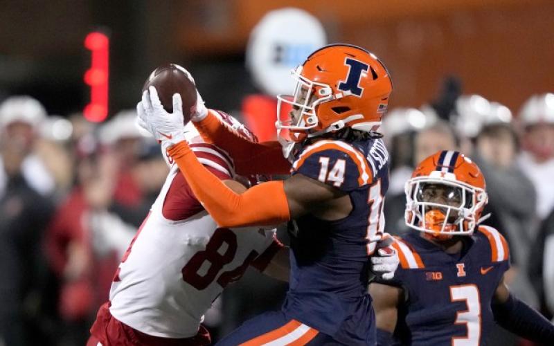 College football transfer portal tracker: DB Xavier Scott will return to Illinois for the 2026 season