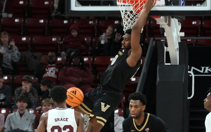 Vanderbilt snaps losing streak with blowout win over Mississippi State
