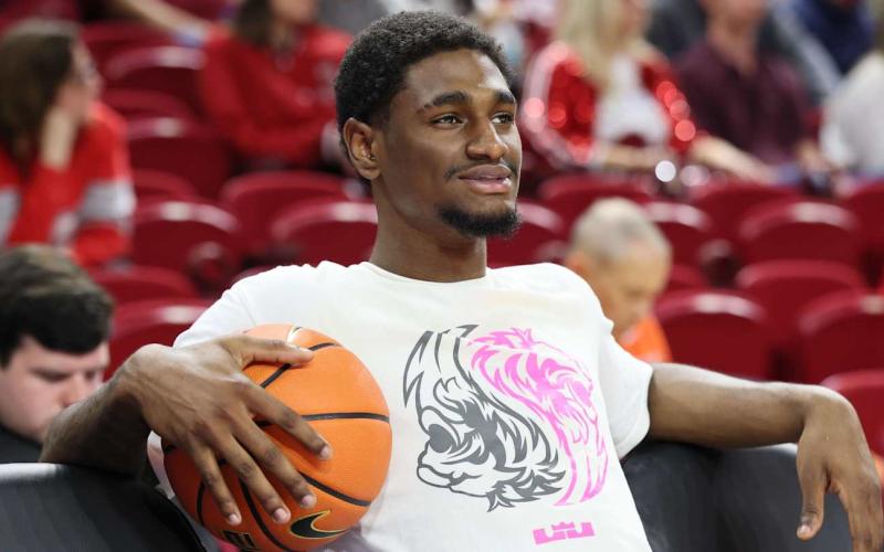 Arkansas Flips Script on Auburn Behind Acuffâ€™s 31, Richmond's Big Night