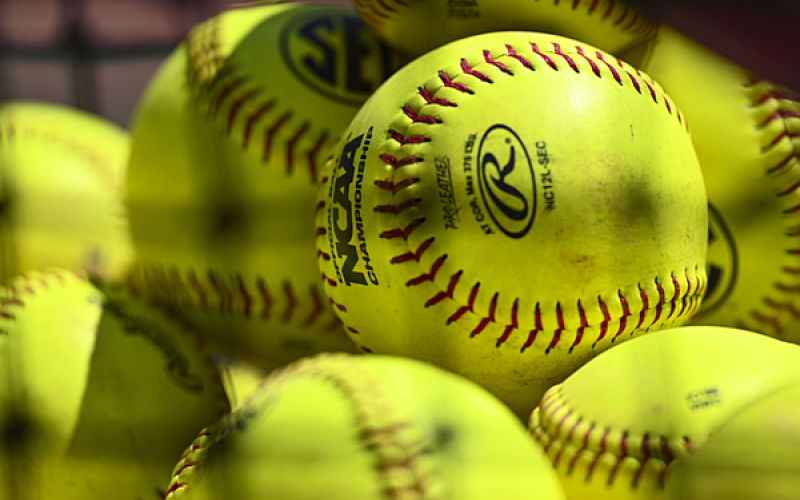 LIVE SCORE UPDATES & ANALYSIS: Arkansas softball vs. Coastal Carolina | Whole Hog Sports