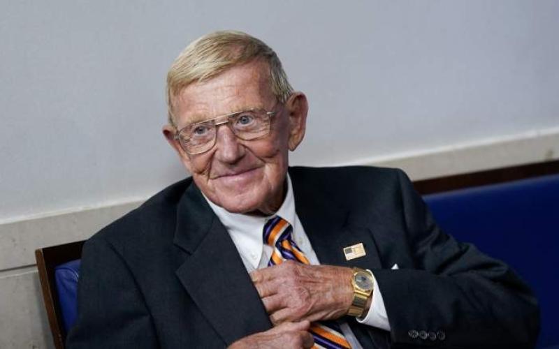 Lou Holtz's Son Shares Sad News on Notre Dame Legend