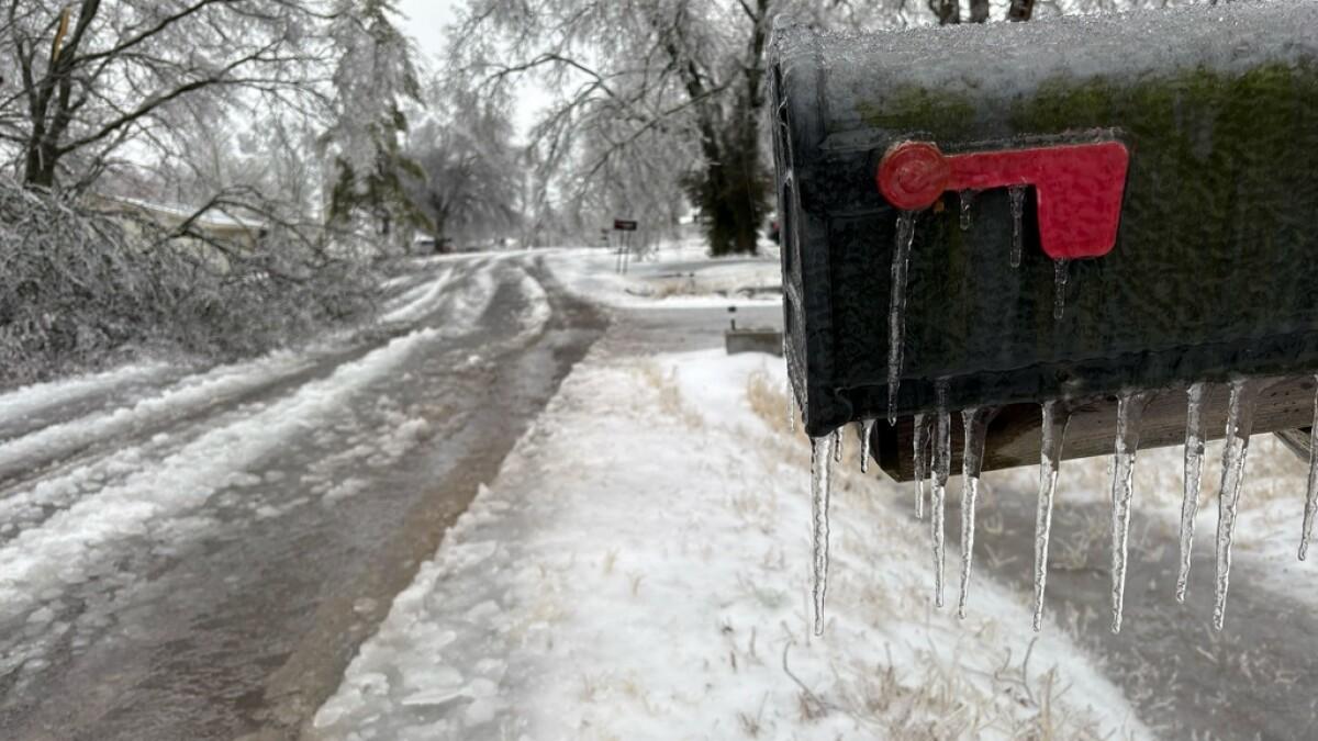 Ice from winter storm leaves hundreds of thousands of customers without power across the South