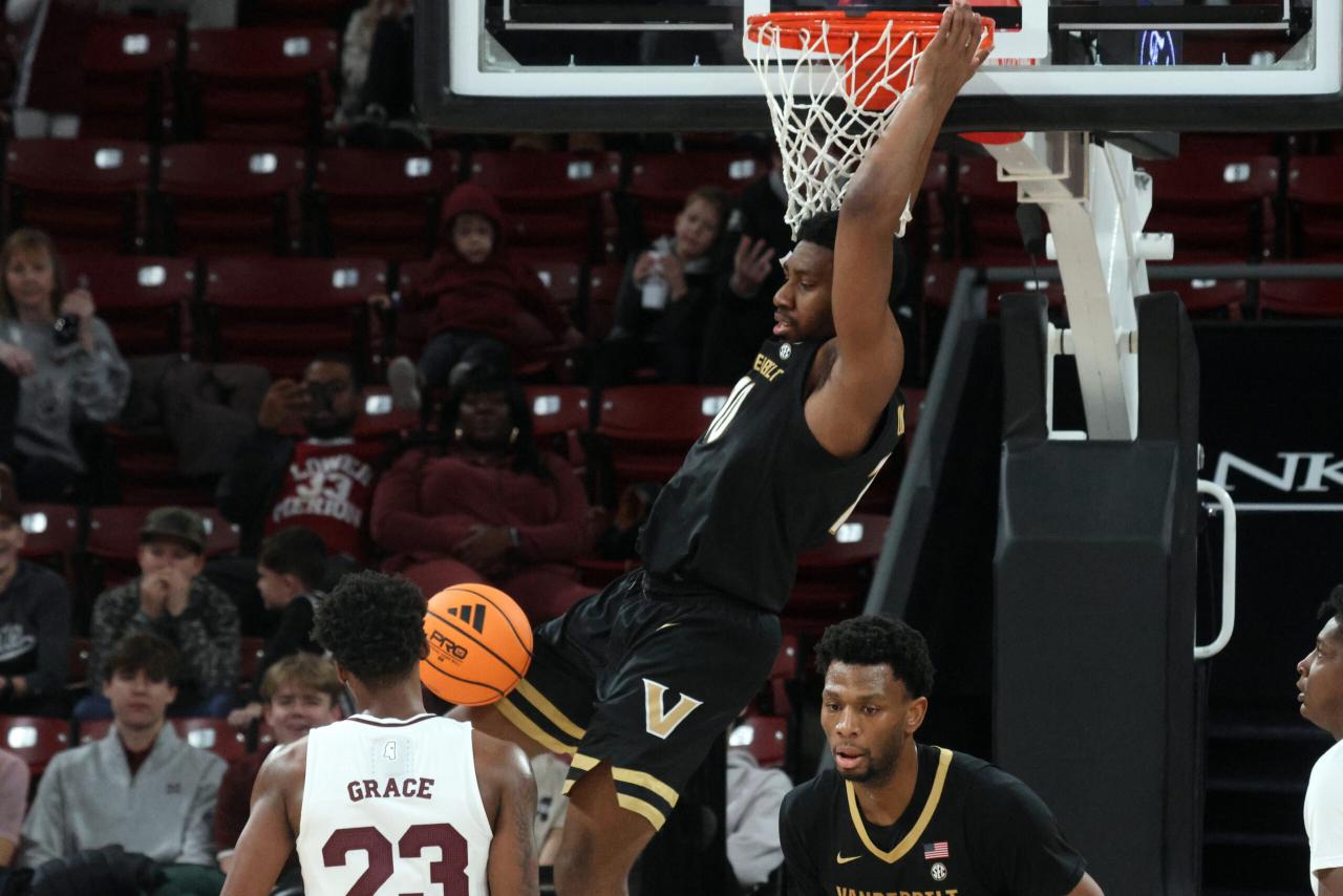 Vanderbilt snaps losing streak with blowout win over Mississippi State