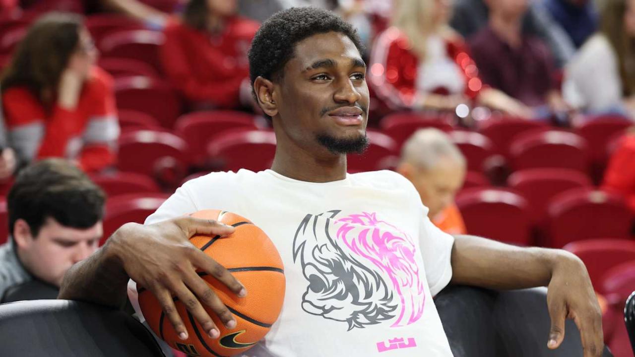 Arkansas Flips Script on Auburn Behind Acuffâ€™s 31, Richmond's Big Night