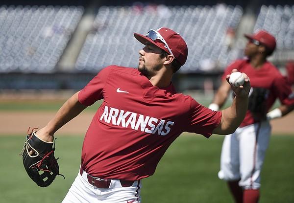 Dominic Fletcher shares defensive tips with Arkansas outfielders ahead of season opener | Whole Hog Sports
