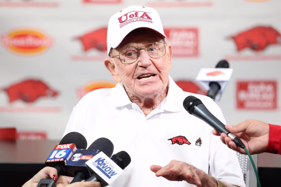 Legendary football coach Lou Holtz enters hospice care, per report